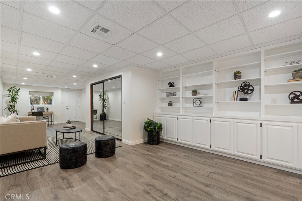 29411 N Enrose