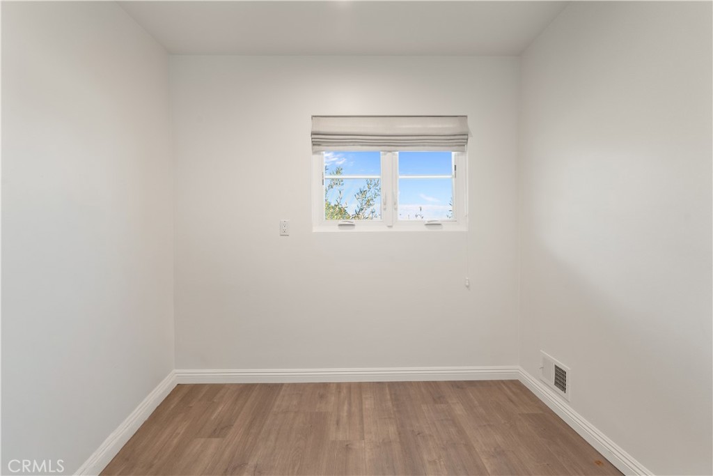 29411 N Enrose