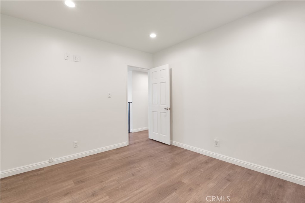 29411 N Enrose