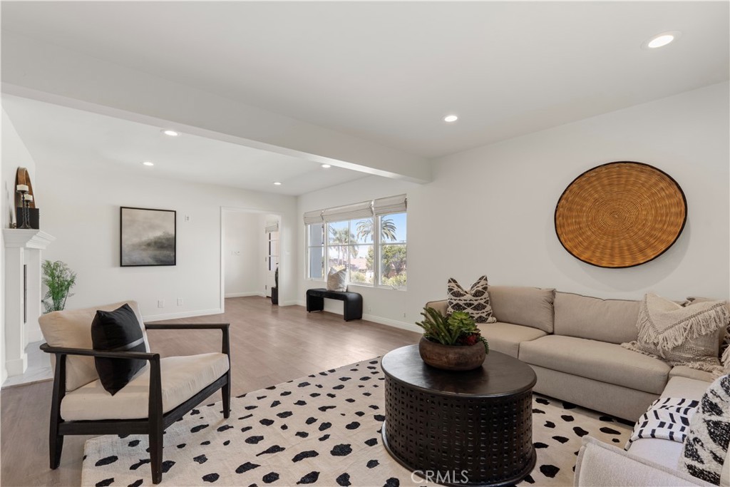 29411 N Enrose