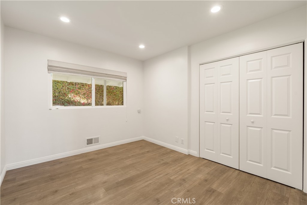 29411 N Enrose