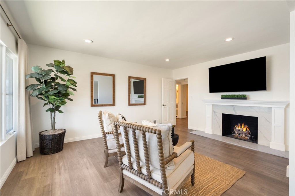 29411 N Enrose