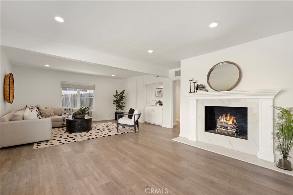 29411 N Enrose