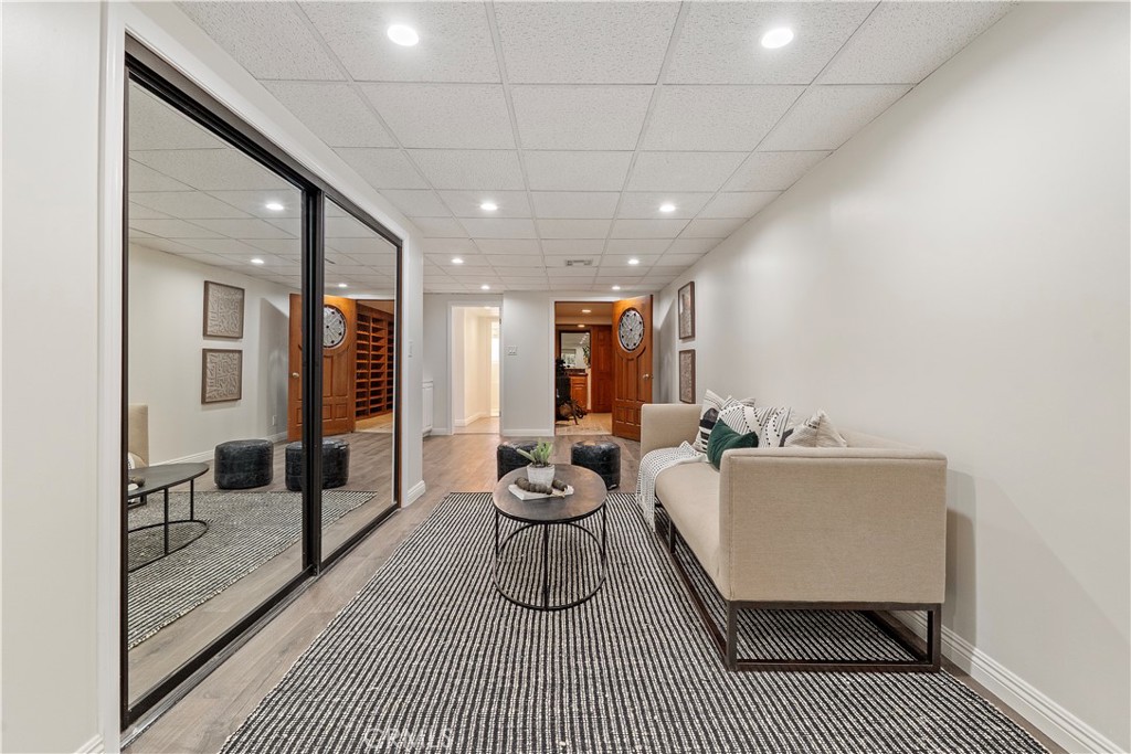 29411 N Enrose