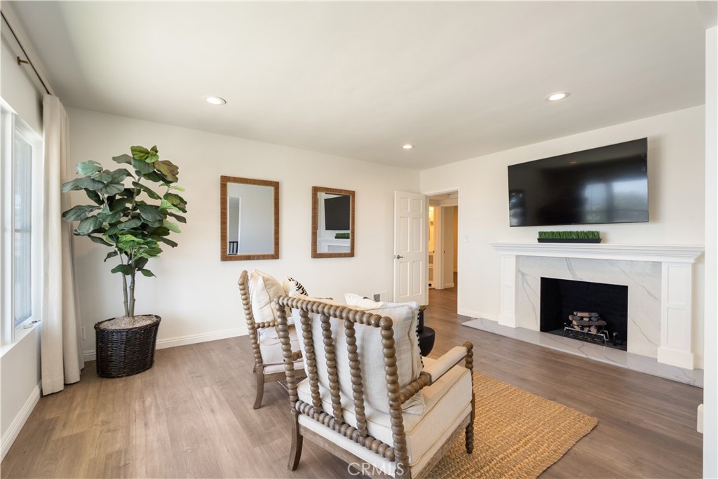 29411 N Enrose