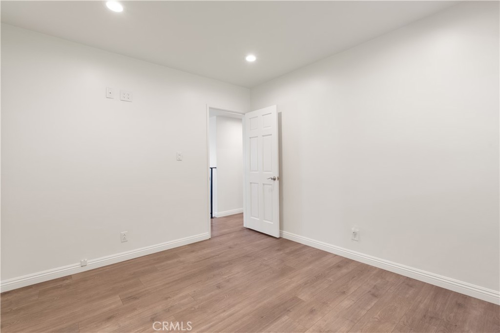 29411 N Enrose