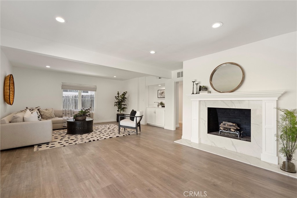 29411 N Enrose