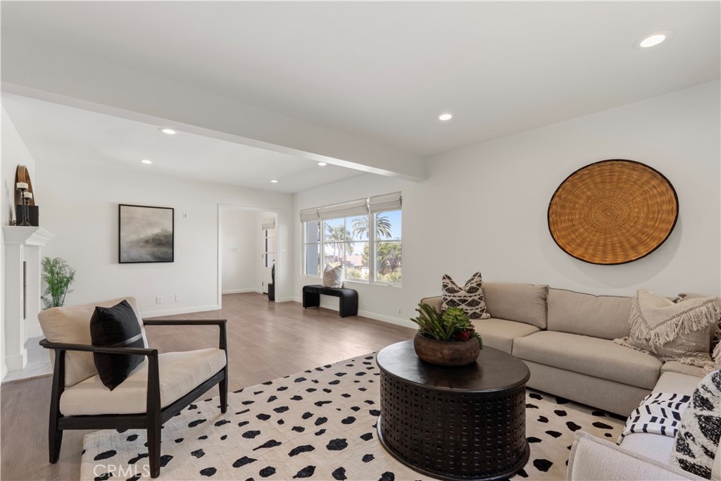 29411 N Enrose