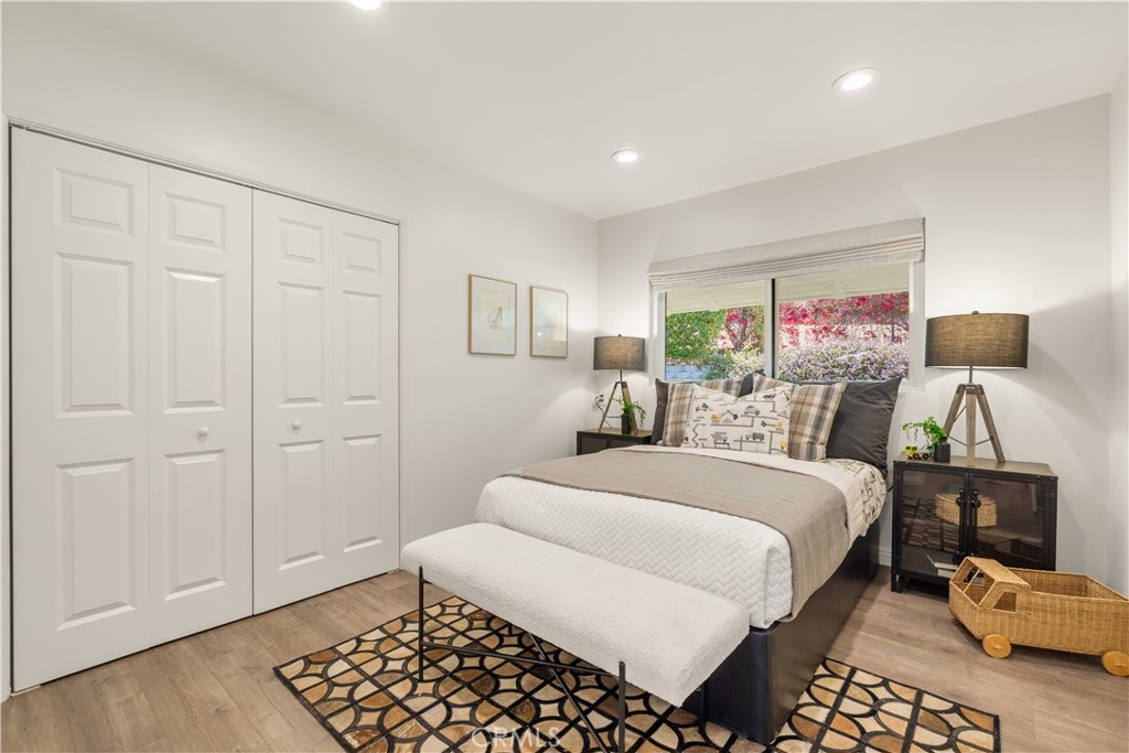 29411 N Enrose