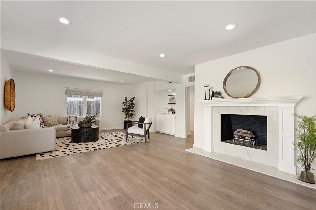 29411 N Enrose