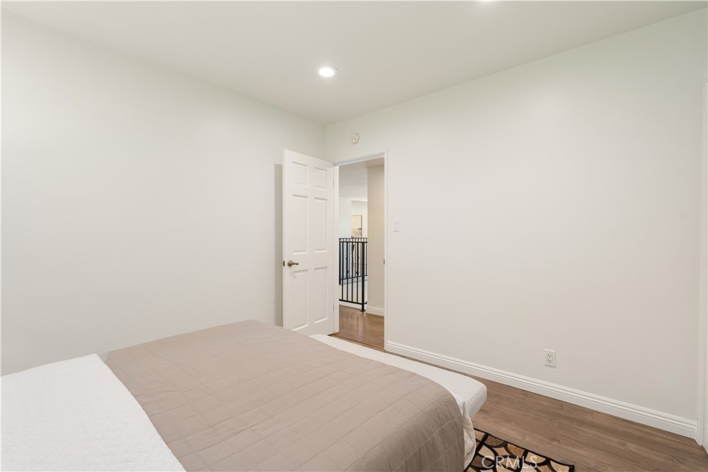 29411 N Enrose
