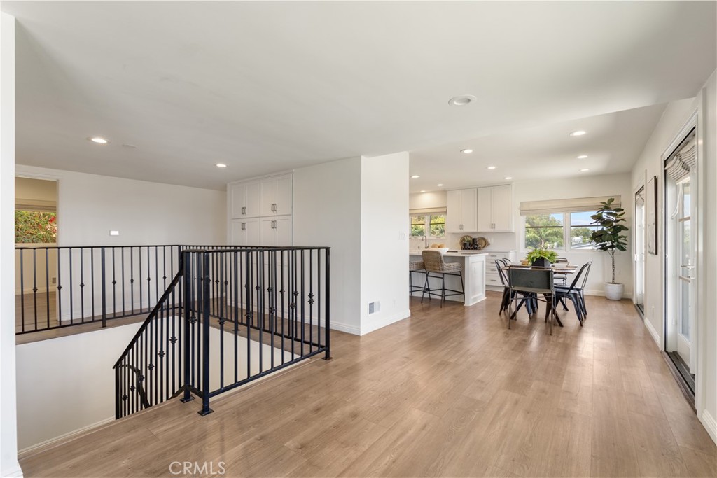 29411 N Enrose