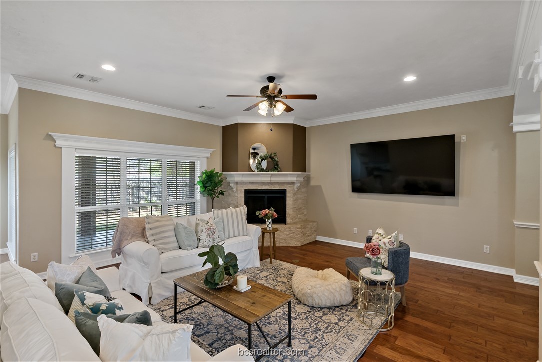 3703 Park Crest Drive