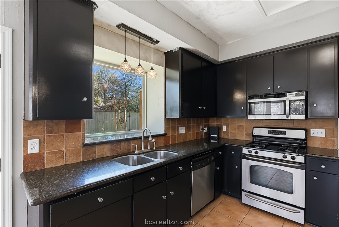 602 Encinas Place