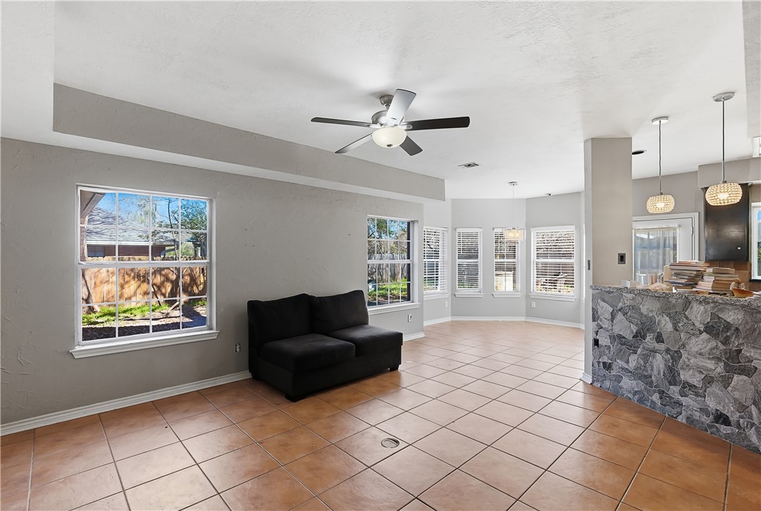 602 Encinas Place