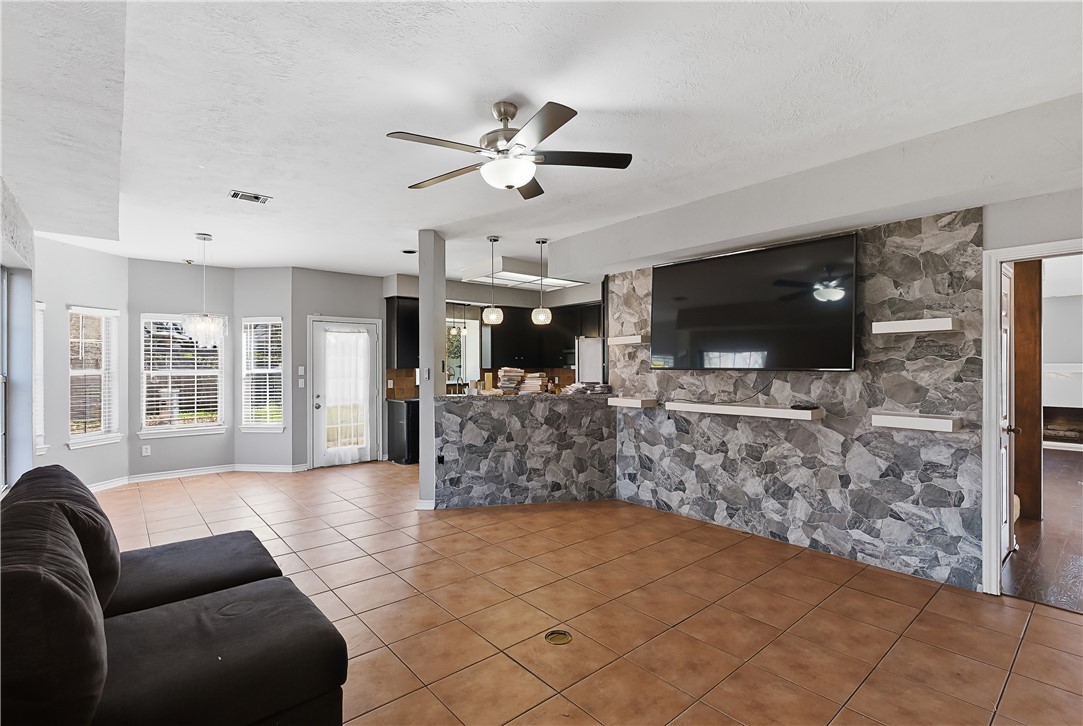 602 Encinas Place