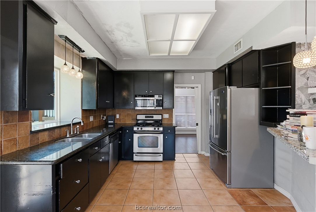 602 Encinas Place