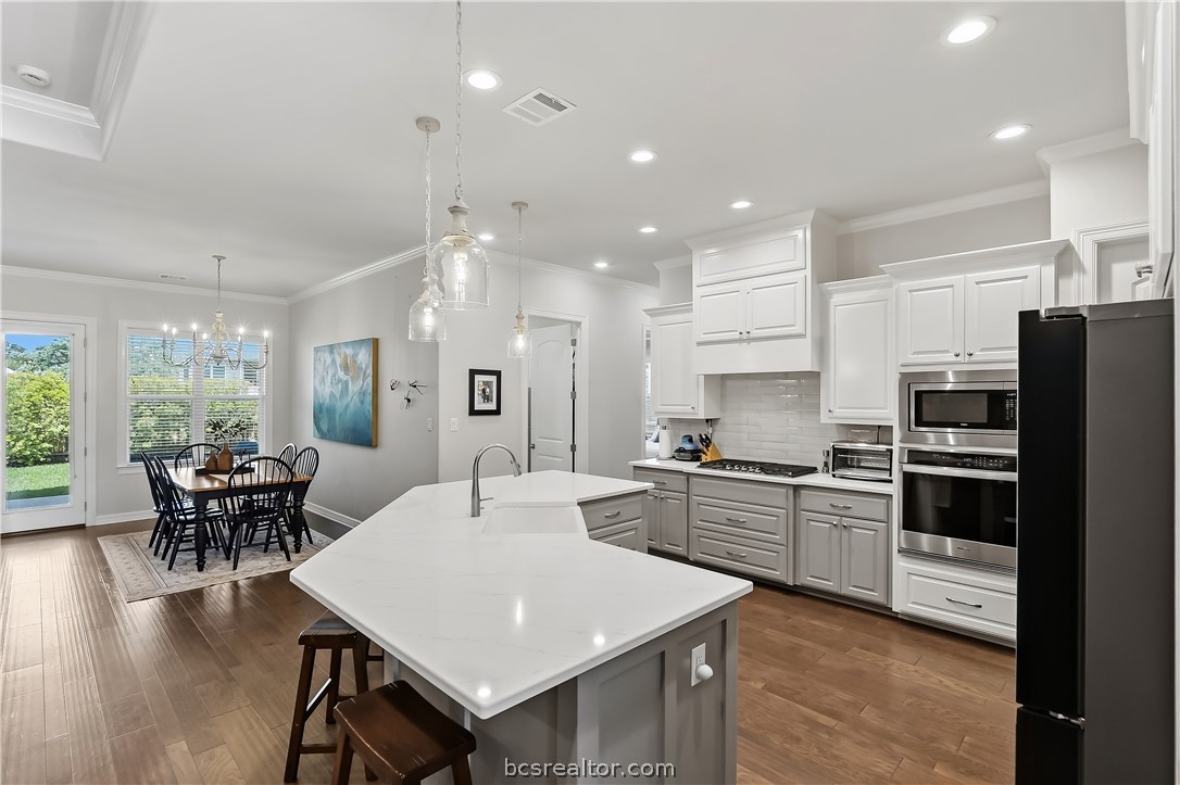 3333 Stoneleigh