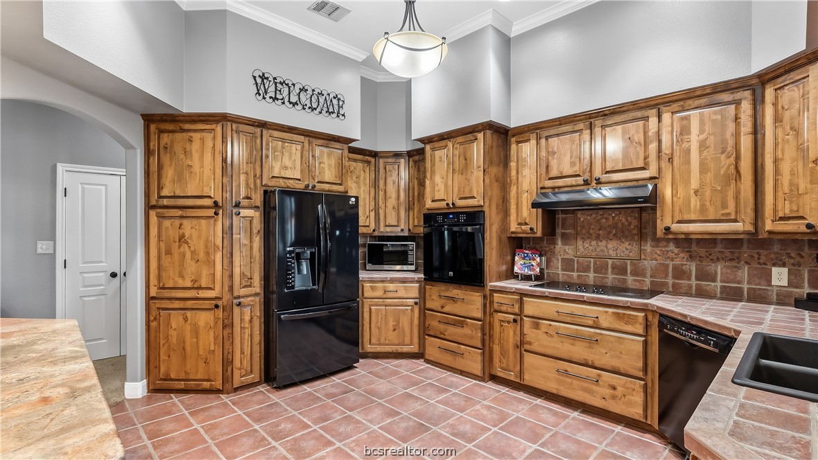 135 Apache Drive