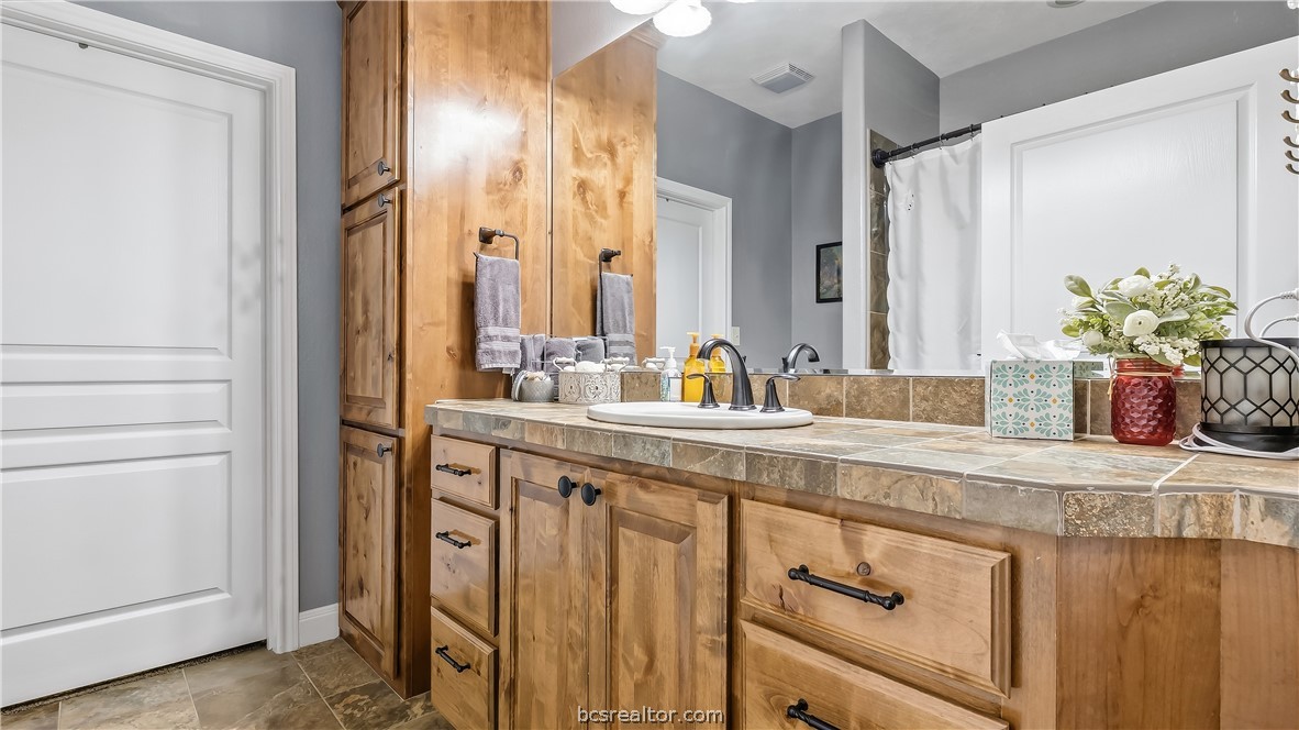 135 Apache Drive