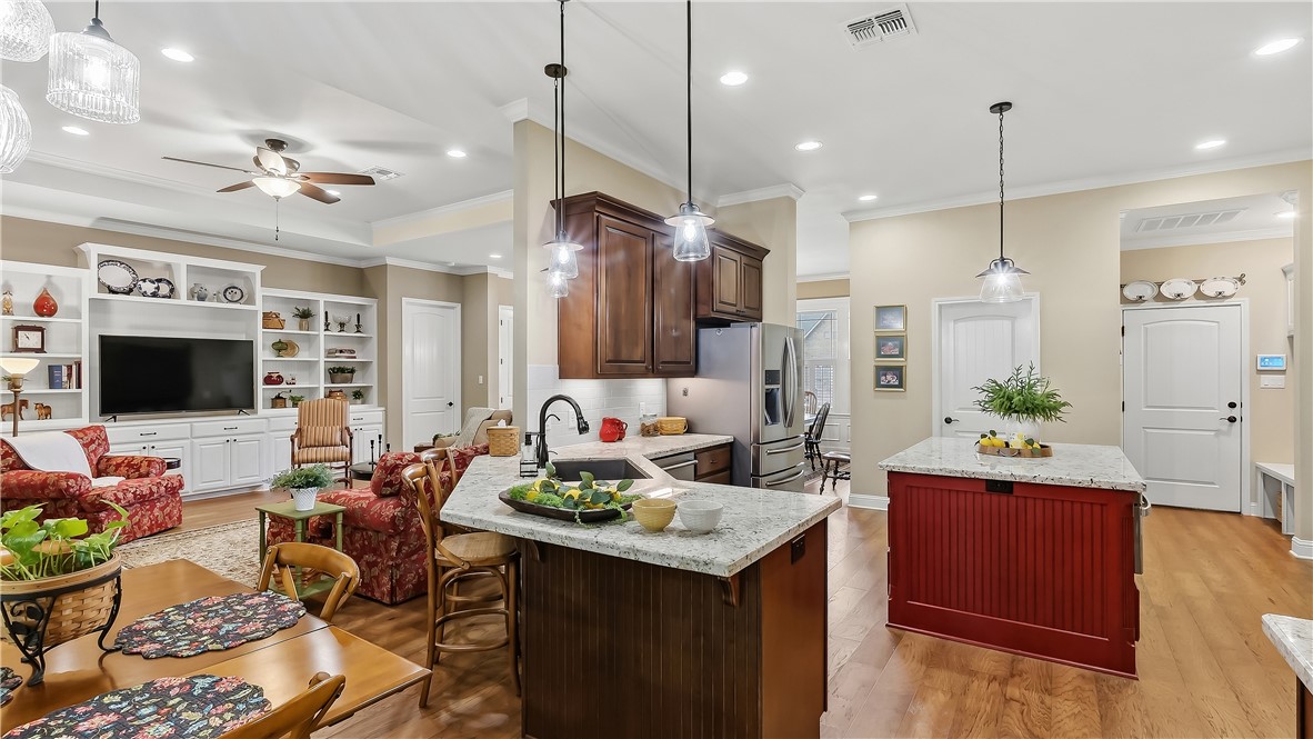 1910 Spanish Moss Drive