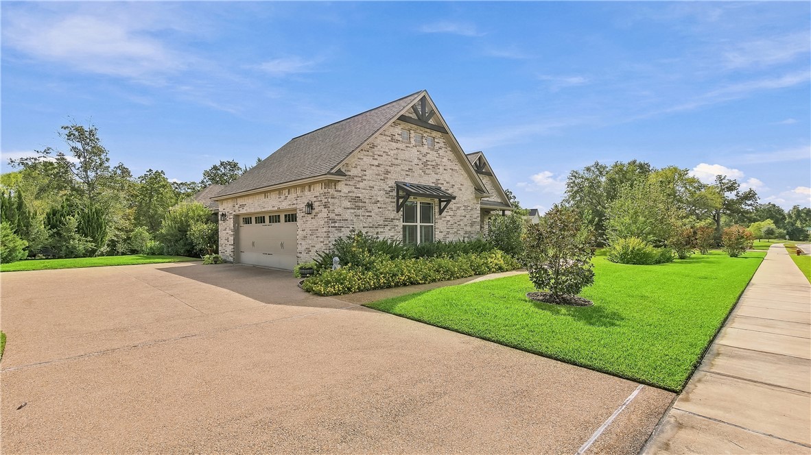 1910 Spanish Moss Drive