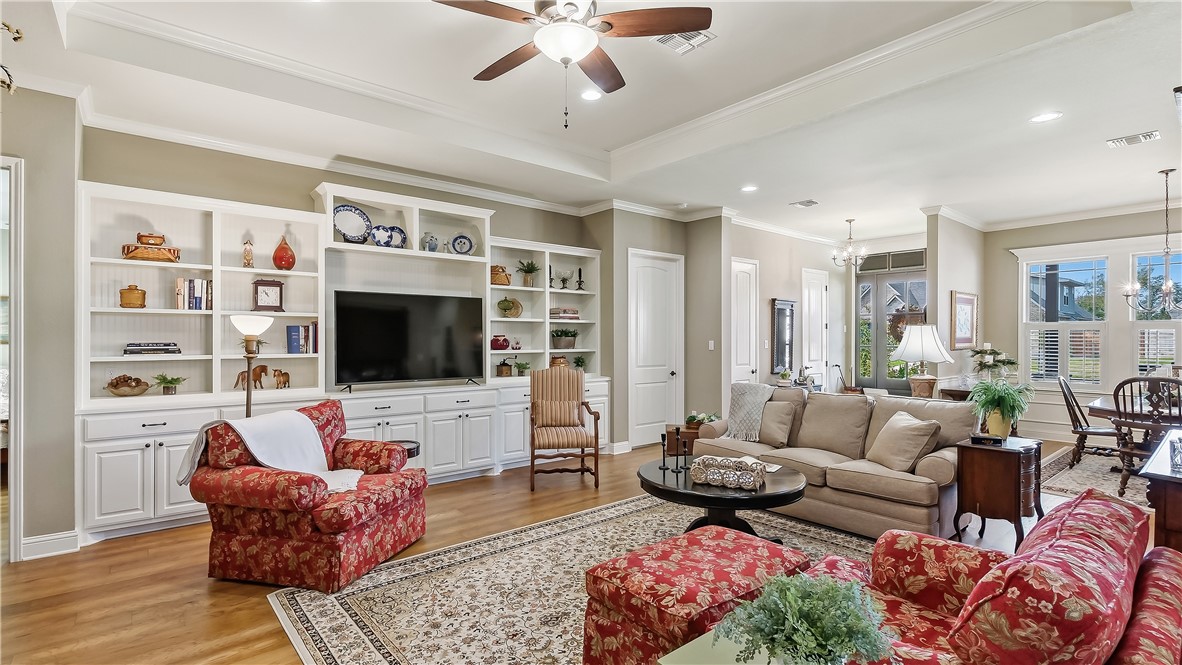 1910 Spanish Moss Drive