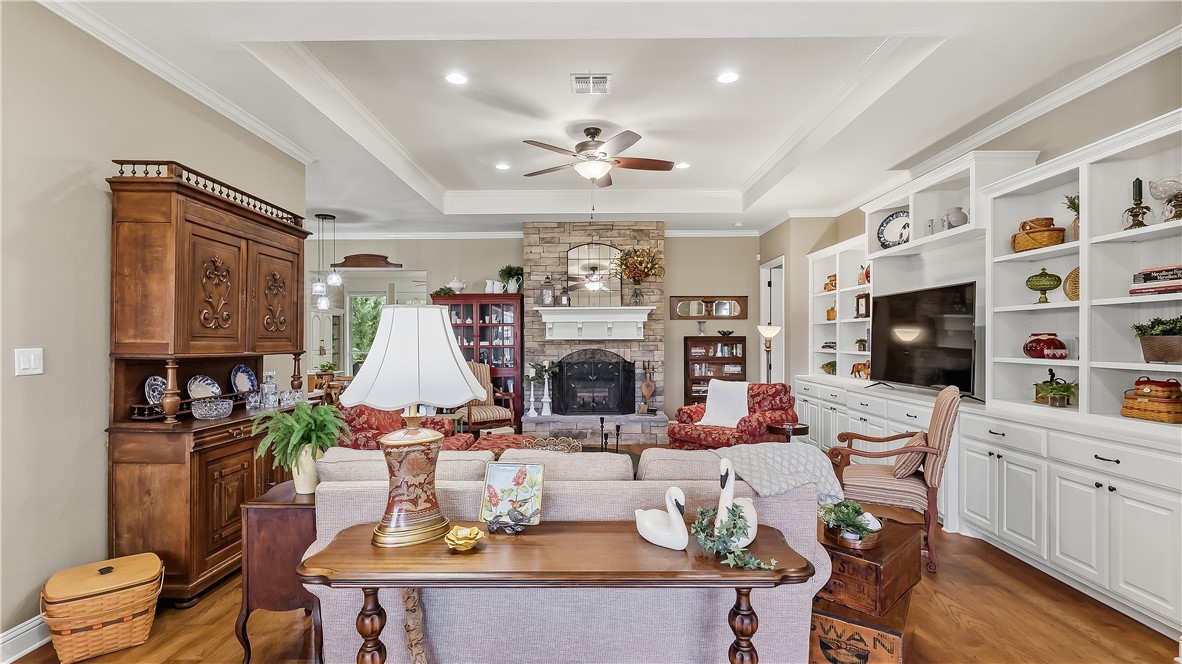 1910 Spanish Moss Drive