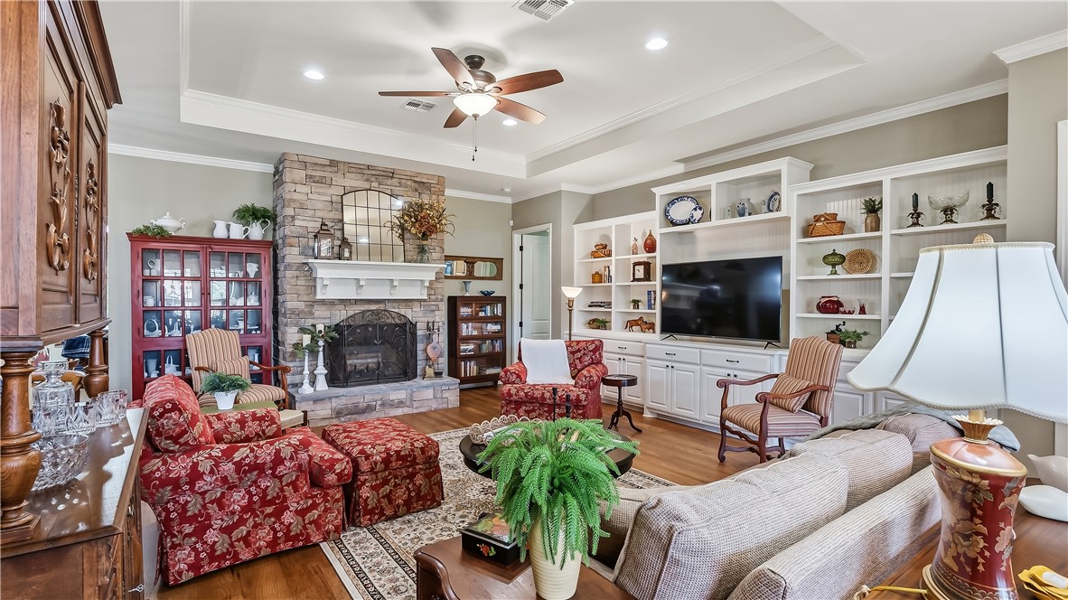 1910 Spanish Moss Drive