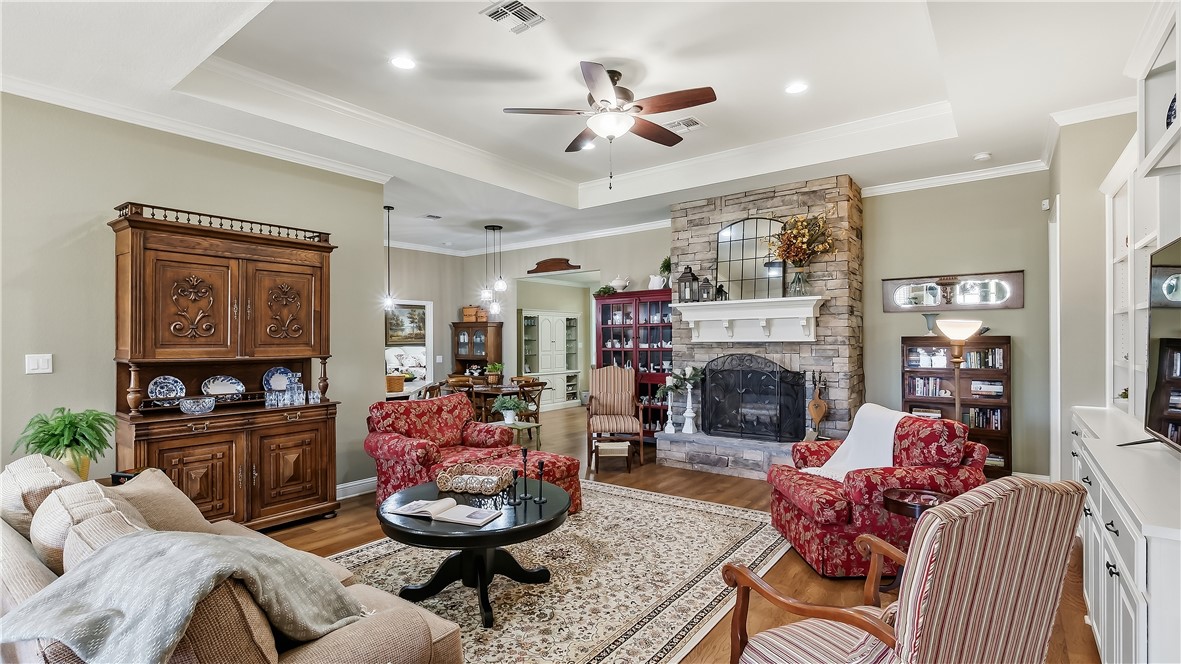 1910 Spanish Moss Drive