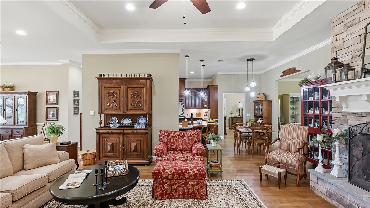 1910 Spanish Moss Drive