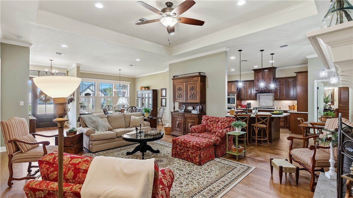 1910 Spanish Moss Drive