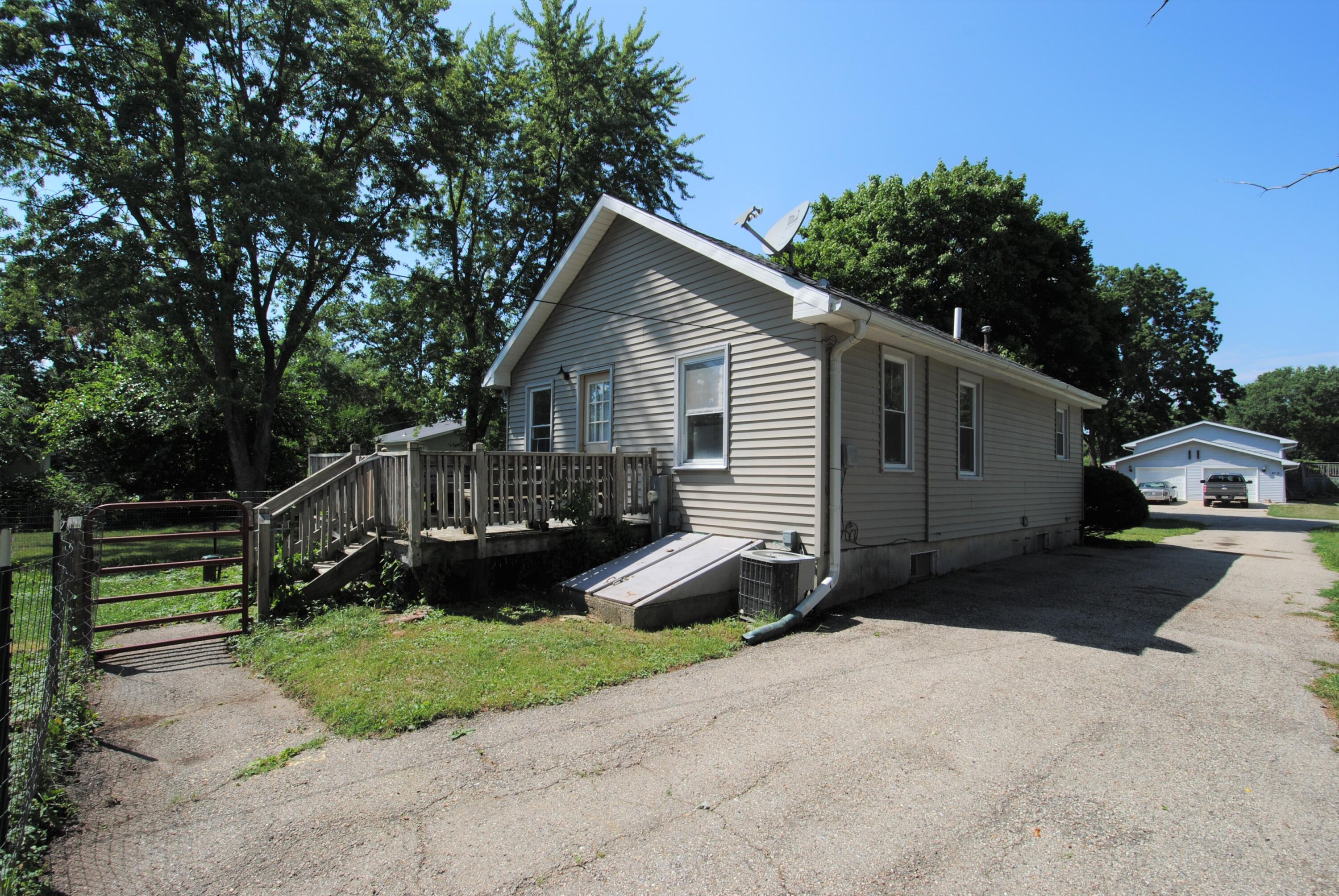 503 Delavan Dr