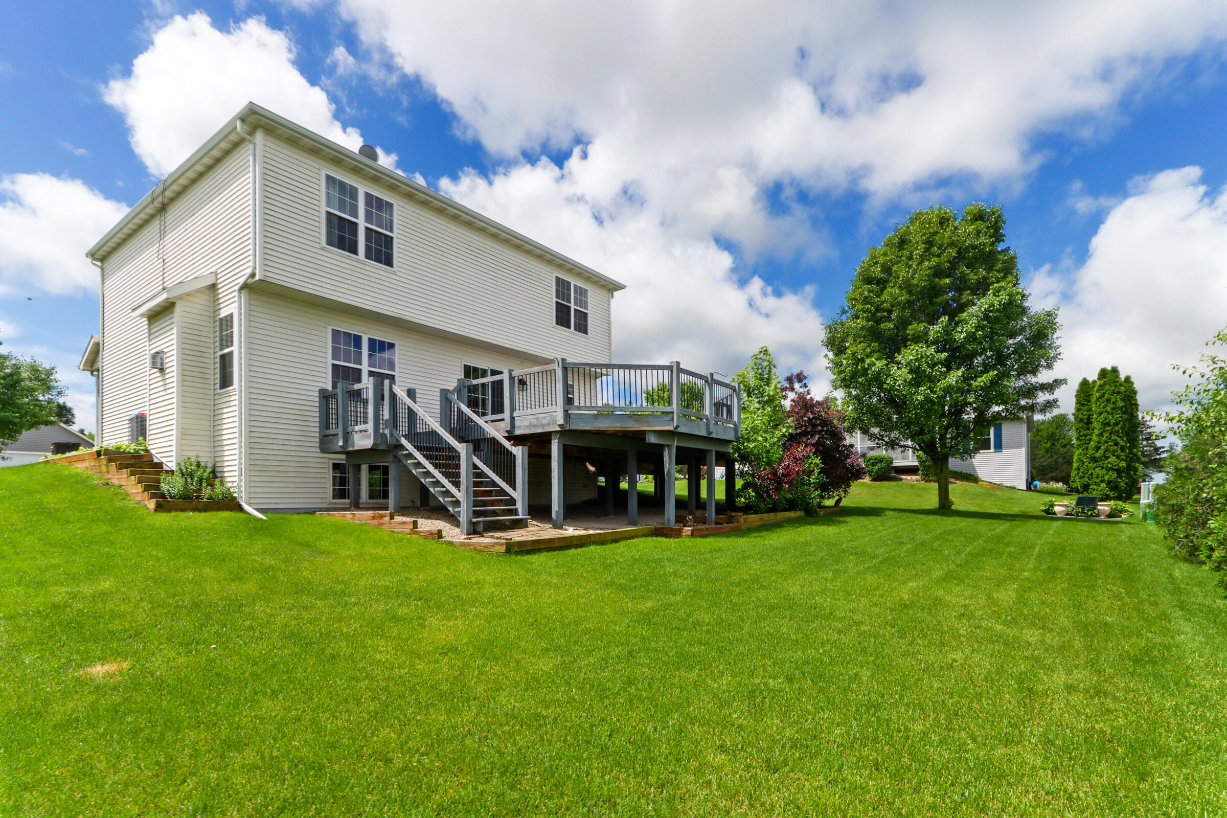 408 E Sunny Hill Dr