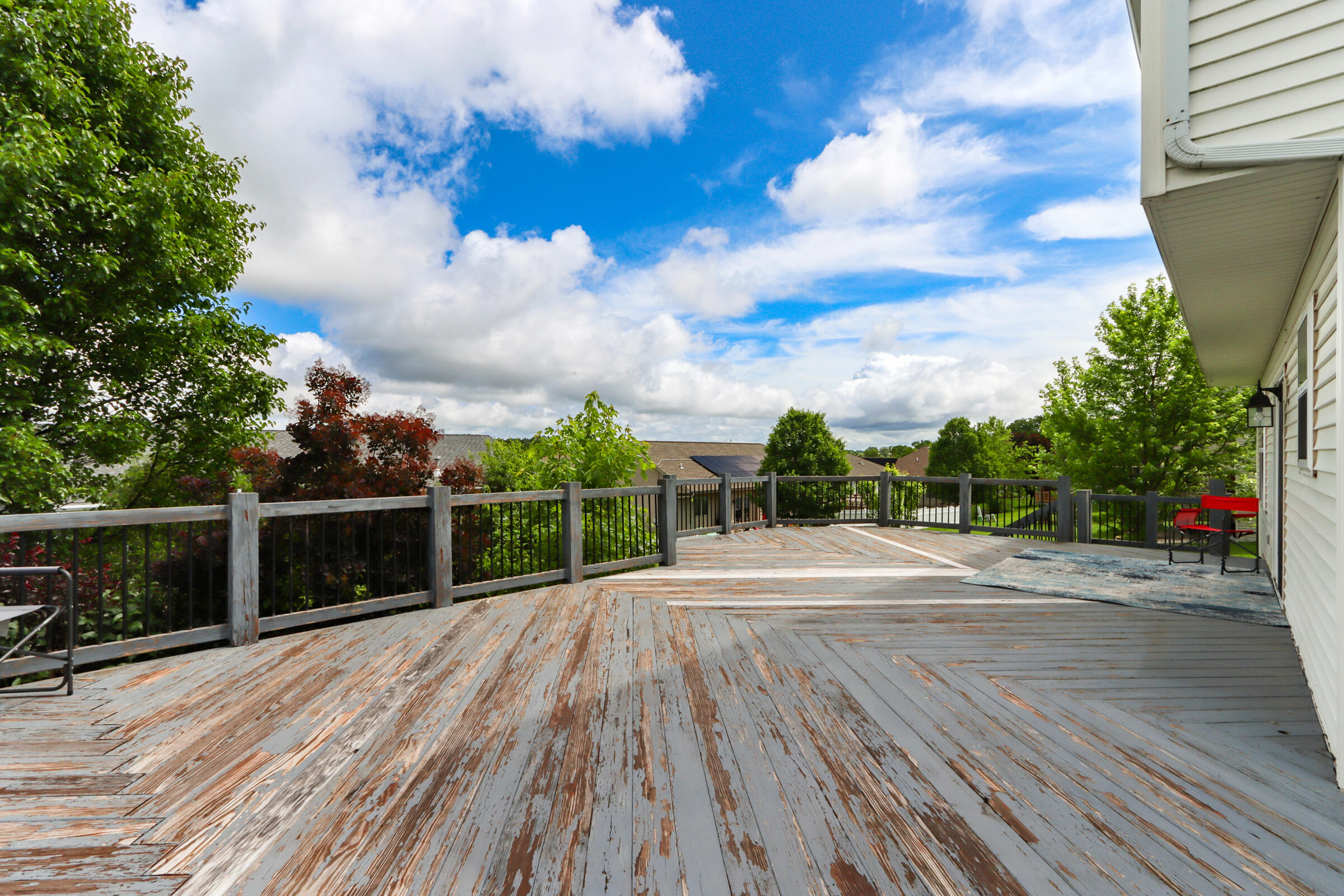 408 E Sunny Hill Dr