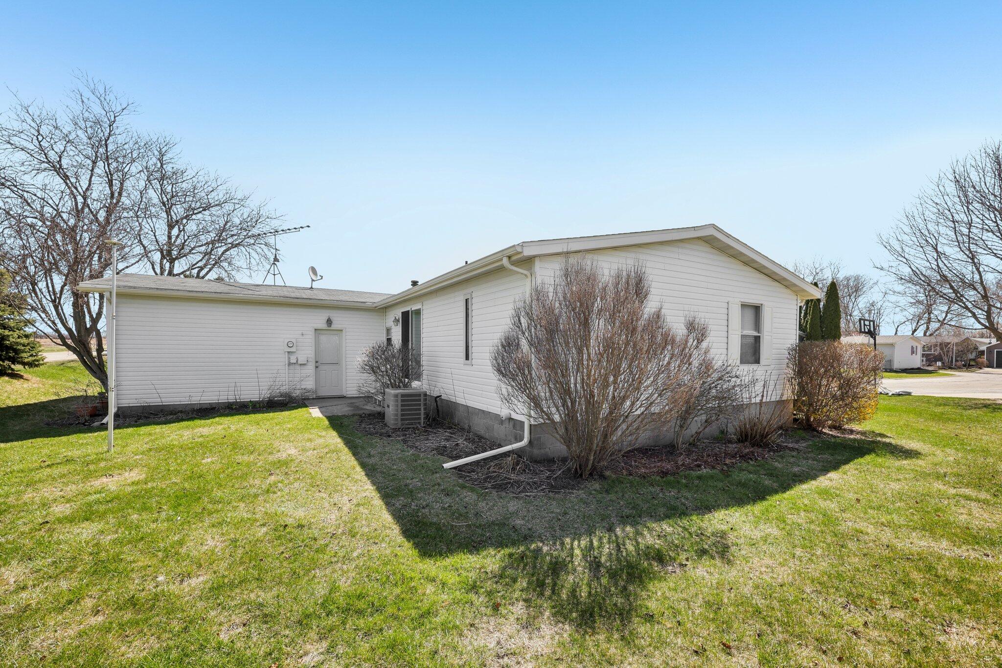 114 S Eastown Manor -