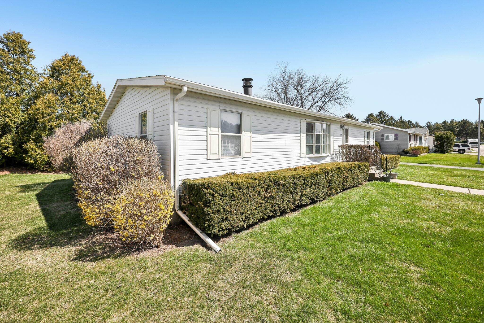 114 S Eastown Manor -