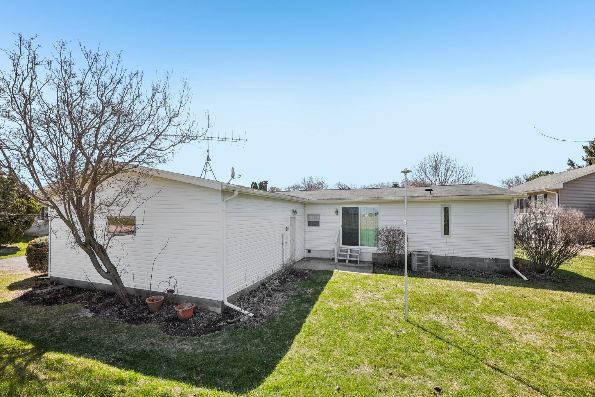 114 S Eastown Manor -