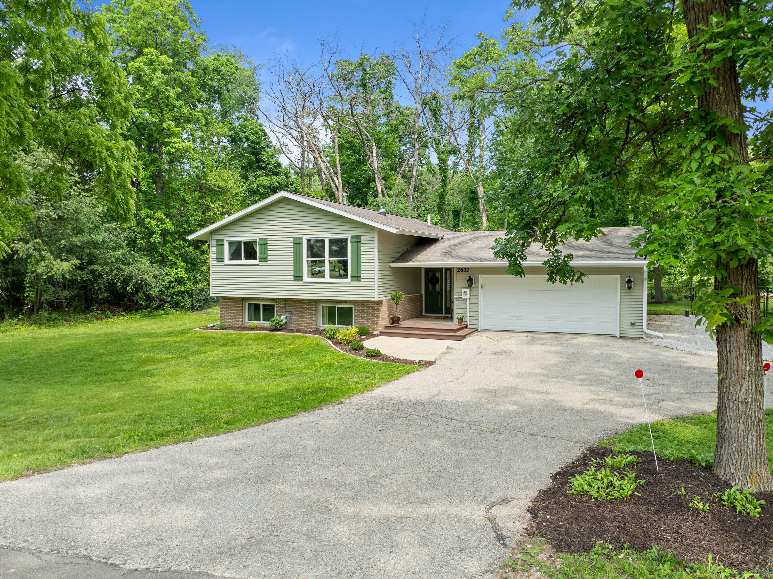 2832 County Road O South -