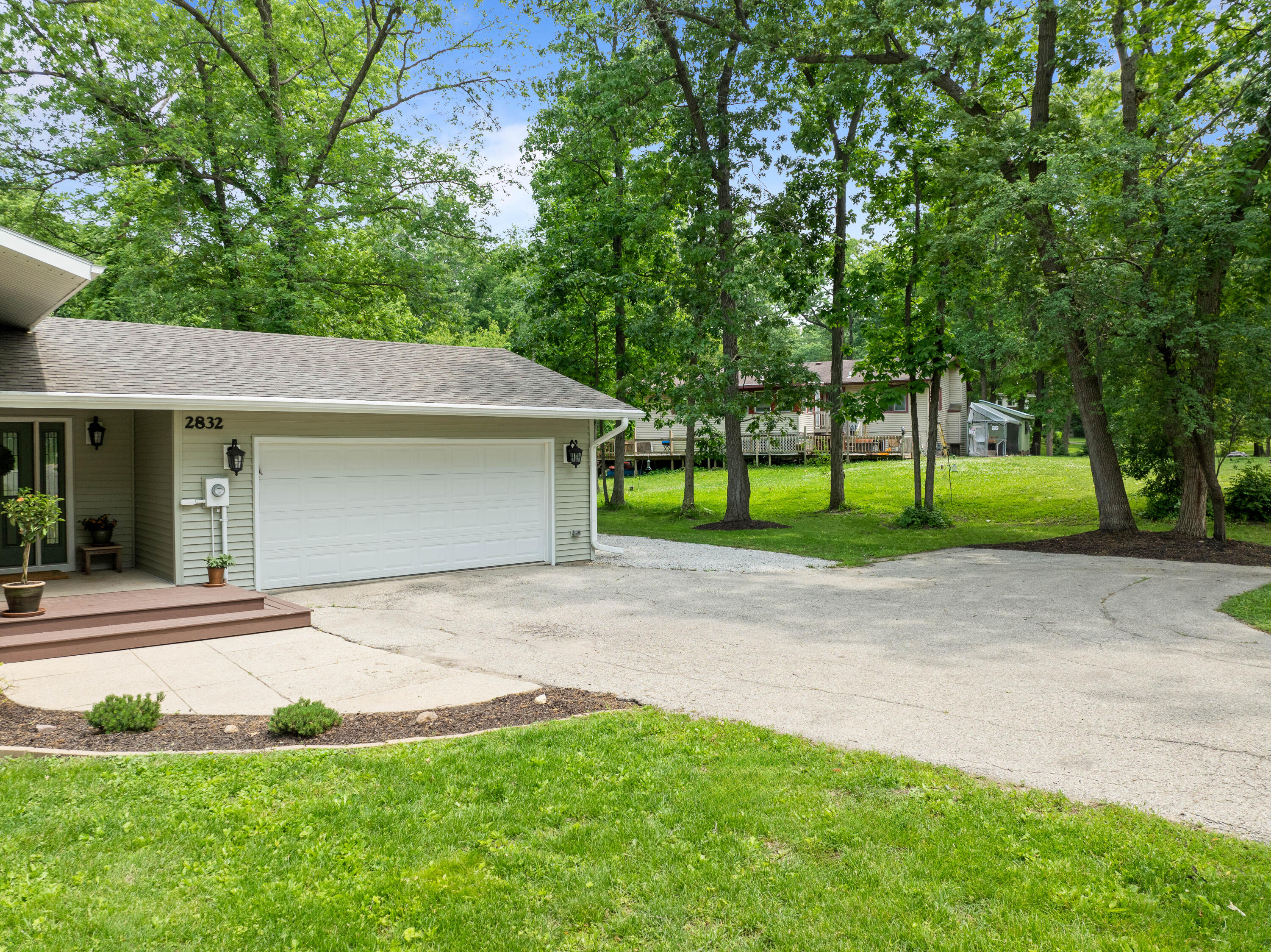 2832 County Road O South -