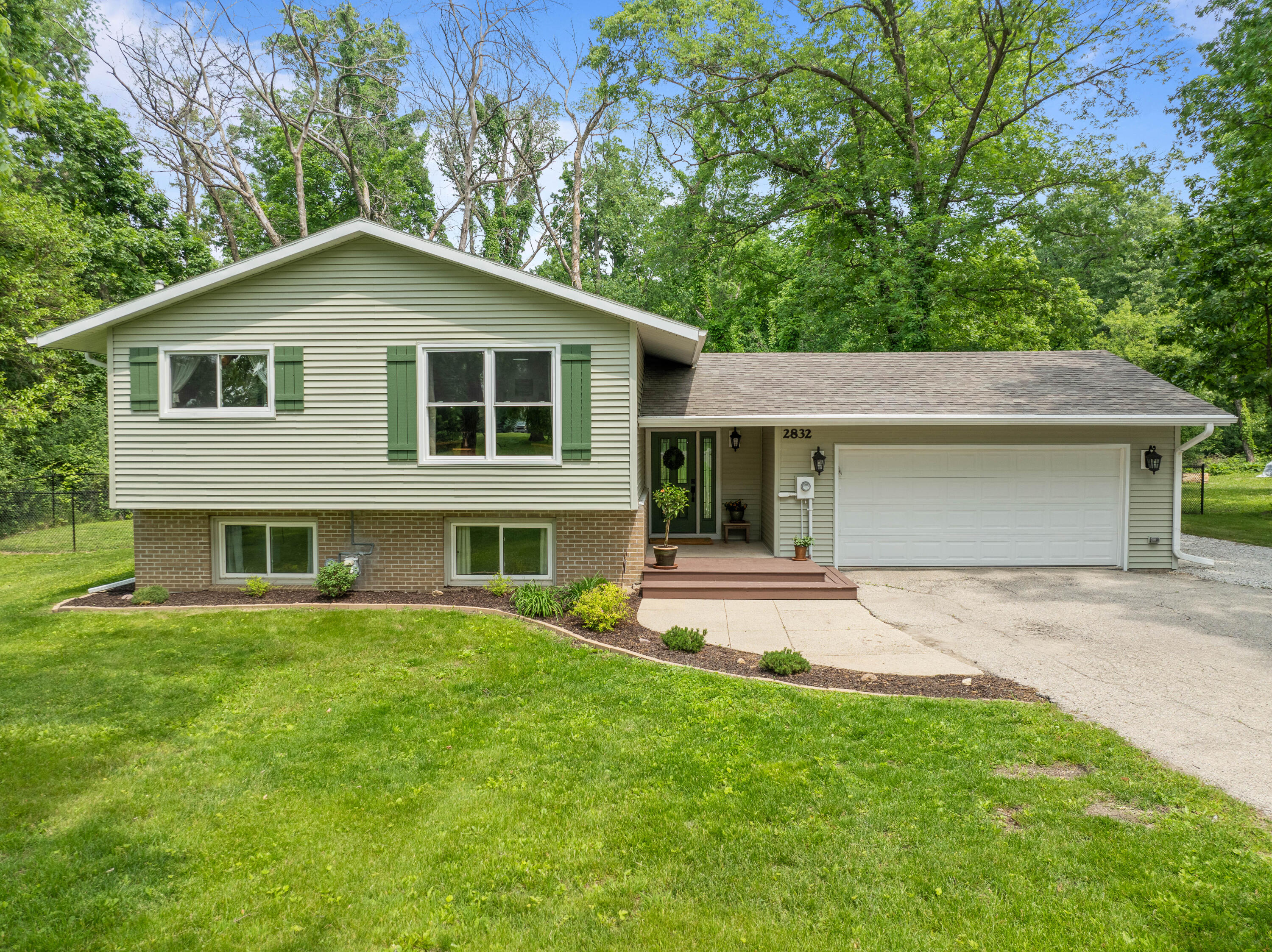 2832 County Road O South -