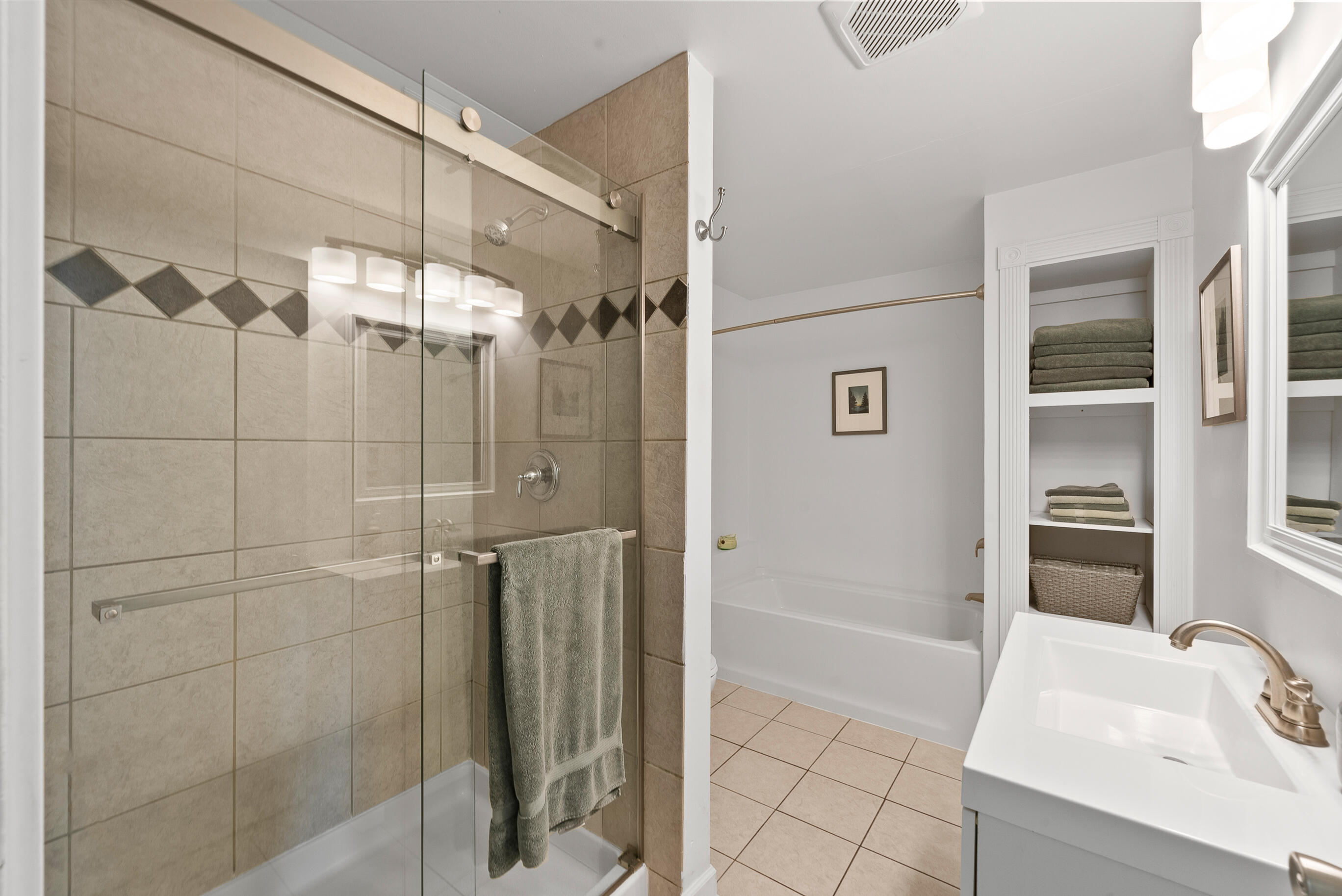 2832 County Road O South -