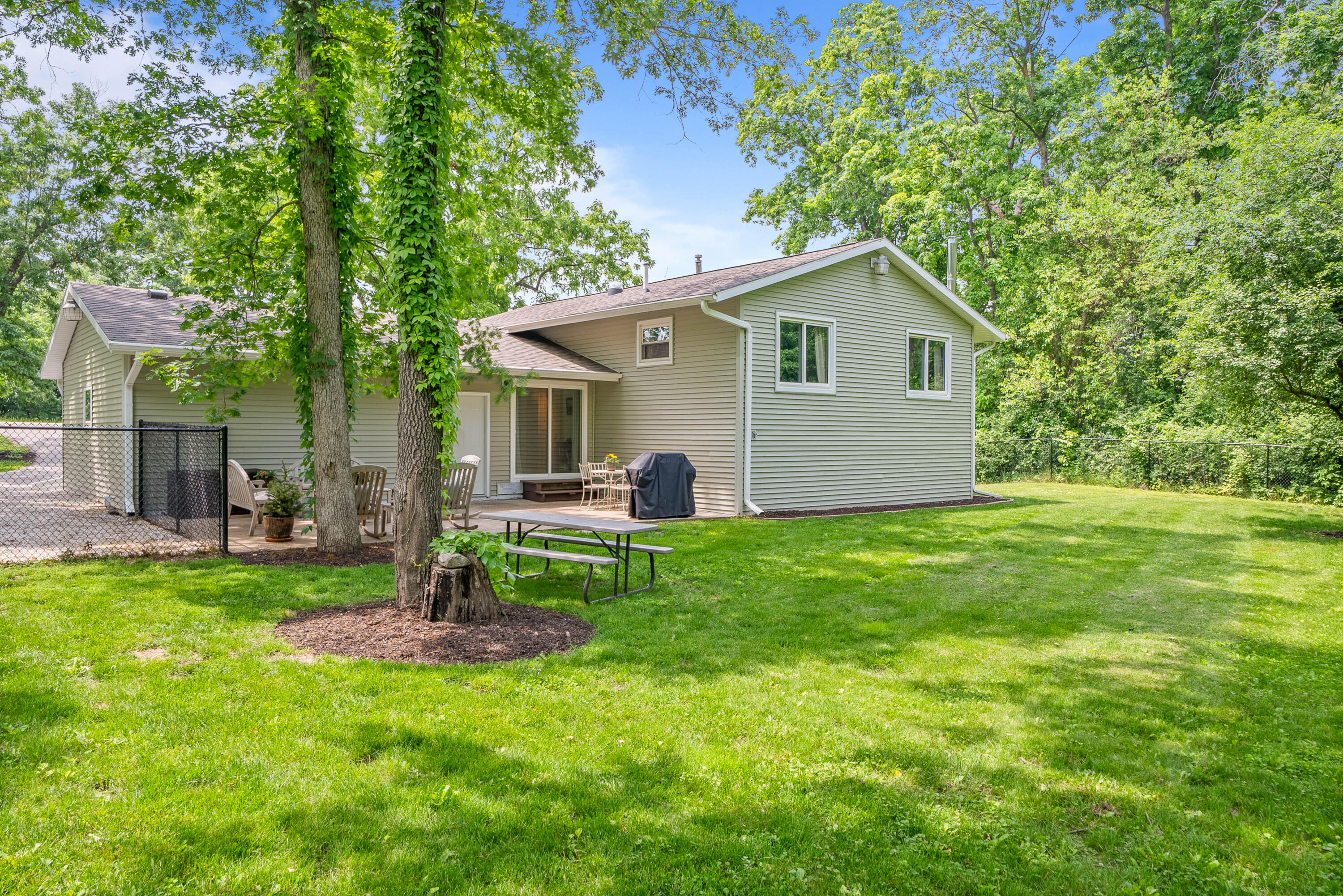 2832 County Road O South -