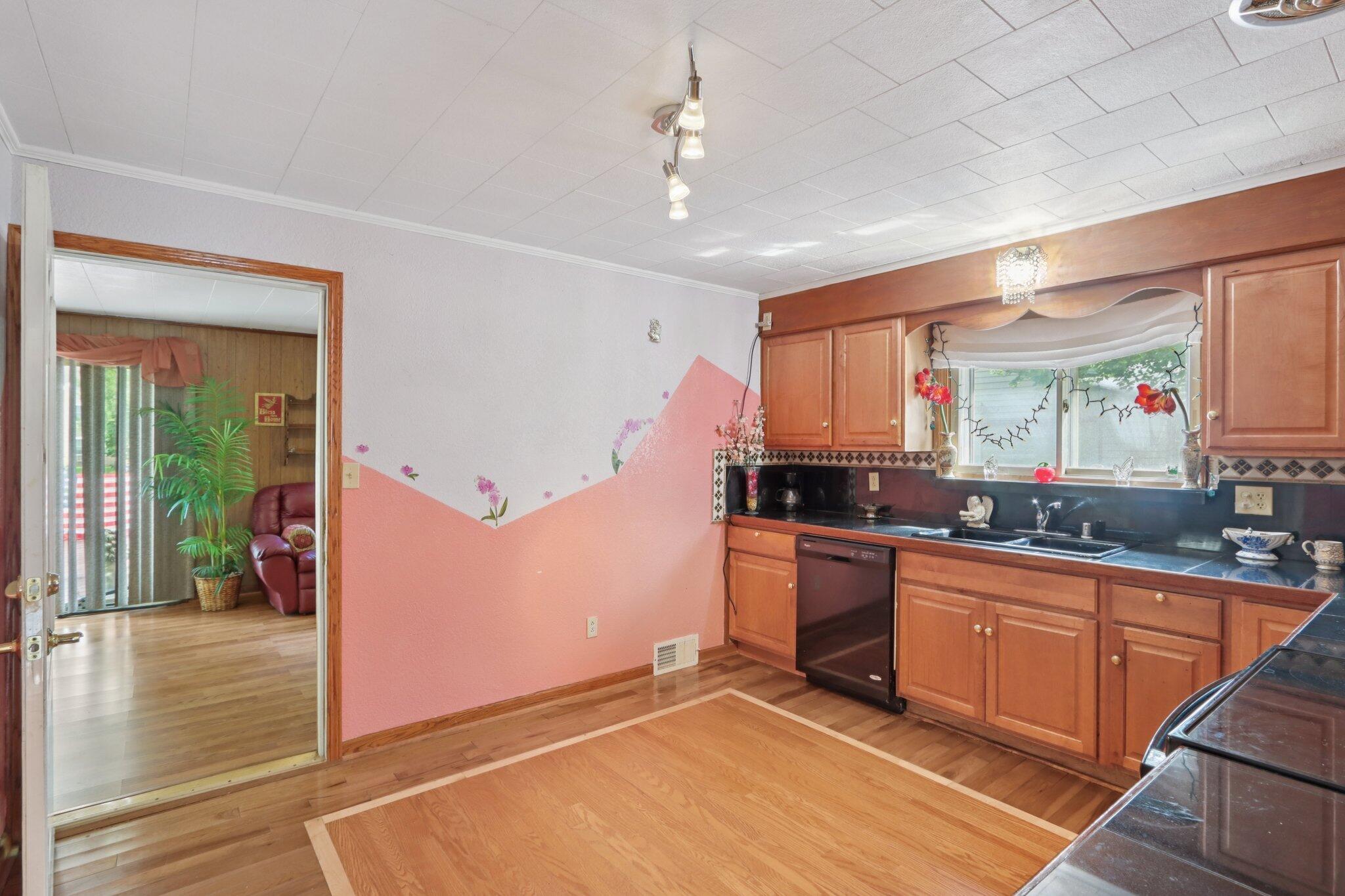 318 W Walworth St