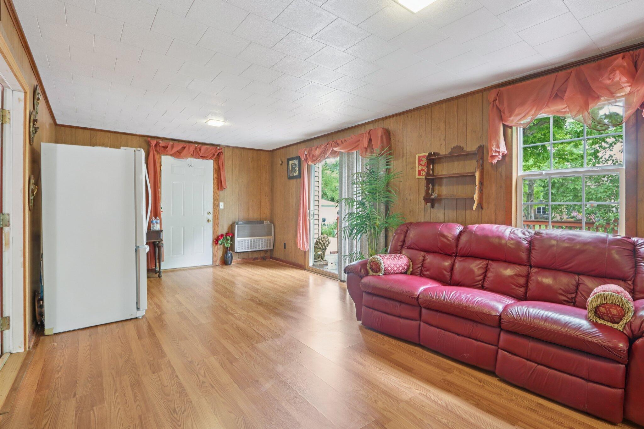 318 W Walworth St