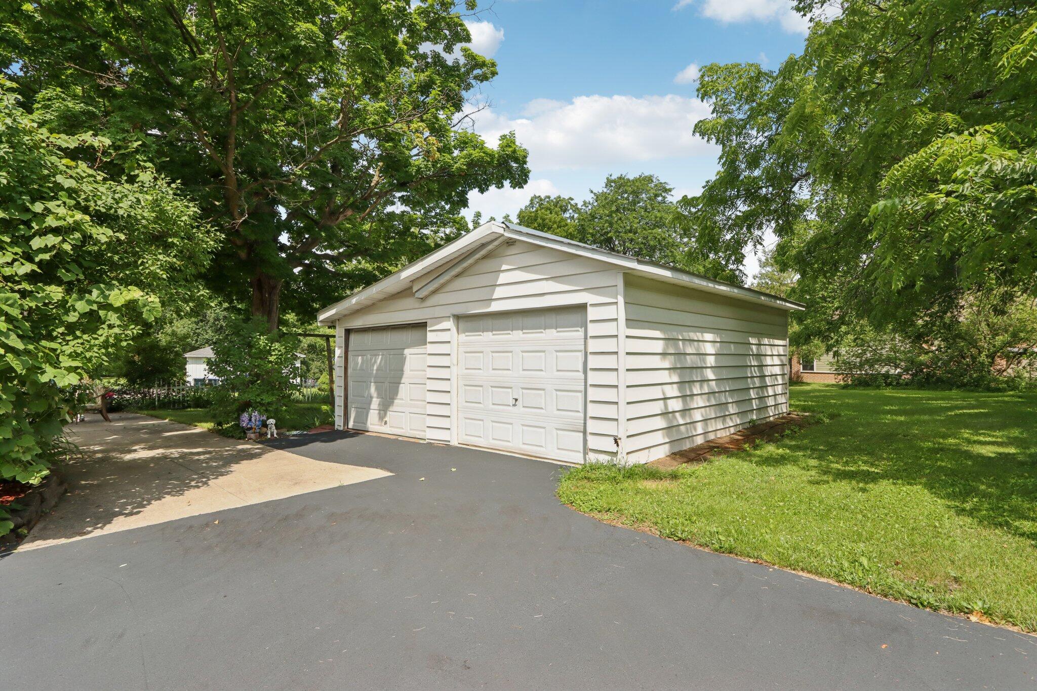 318 W Walworth St