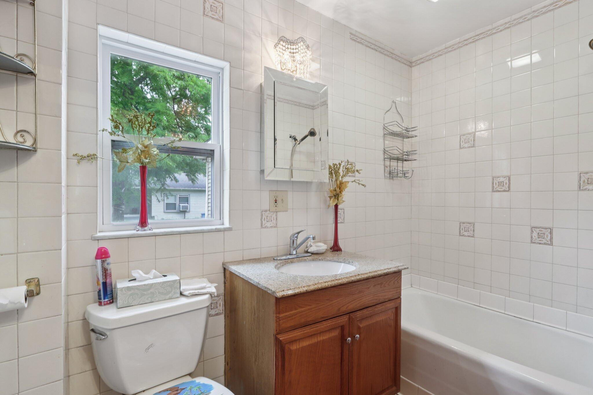 318 W Walworth St