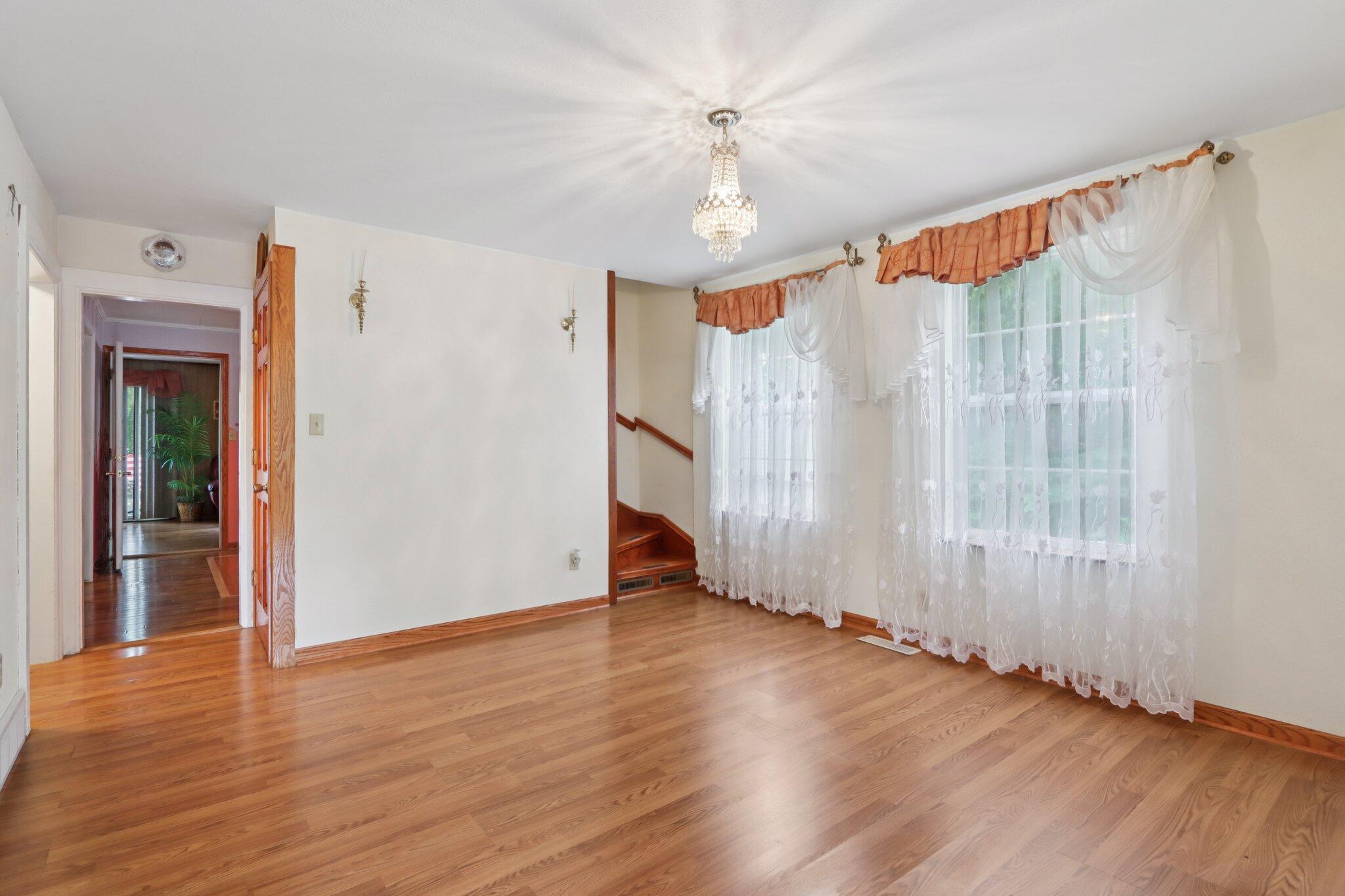 318 W Walworth St