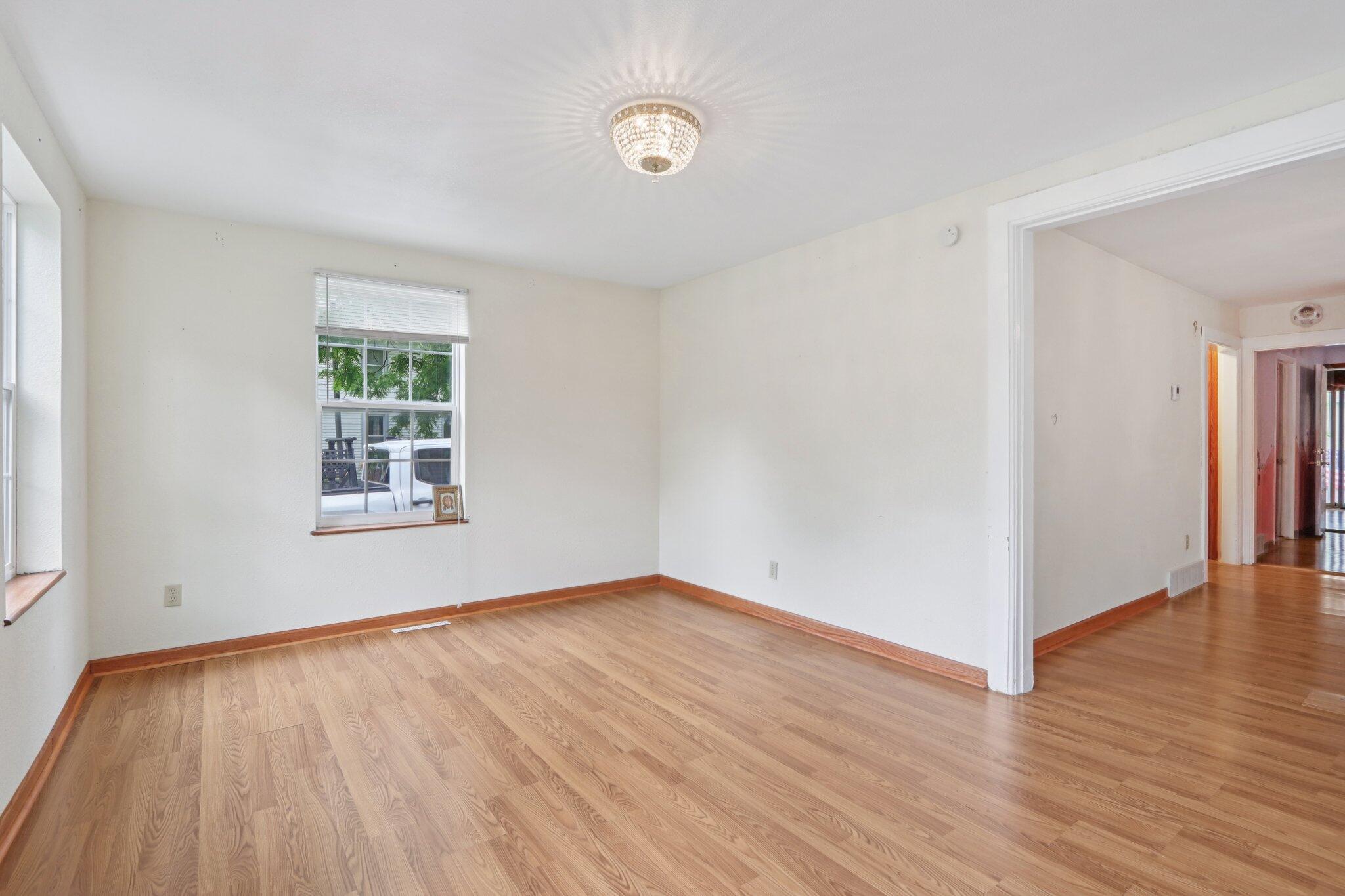 318 W Walworth St