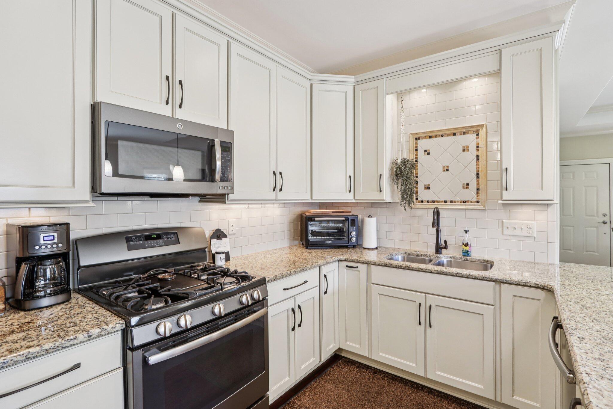 656 Baker St